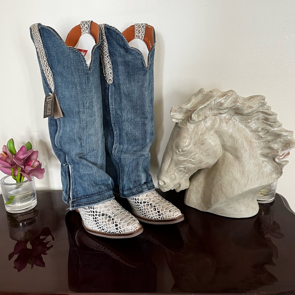dingo White Croc-Accent Denim Western Boots with Tan Trim